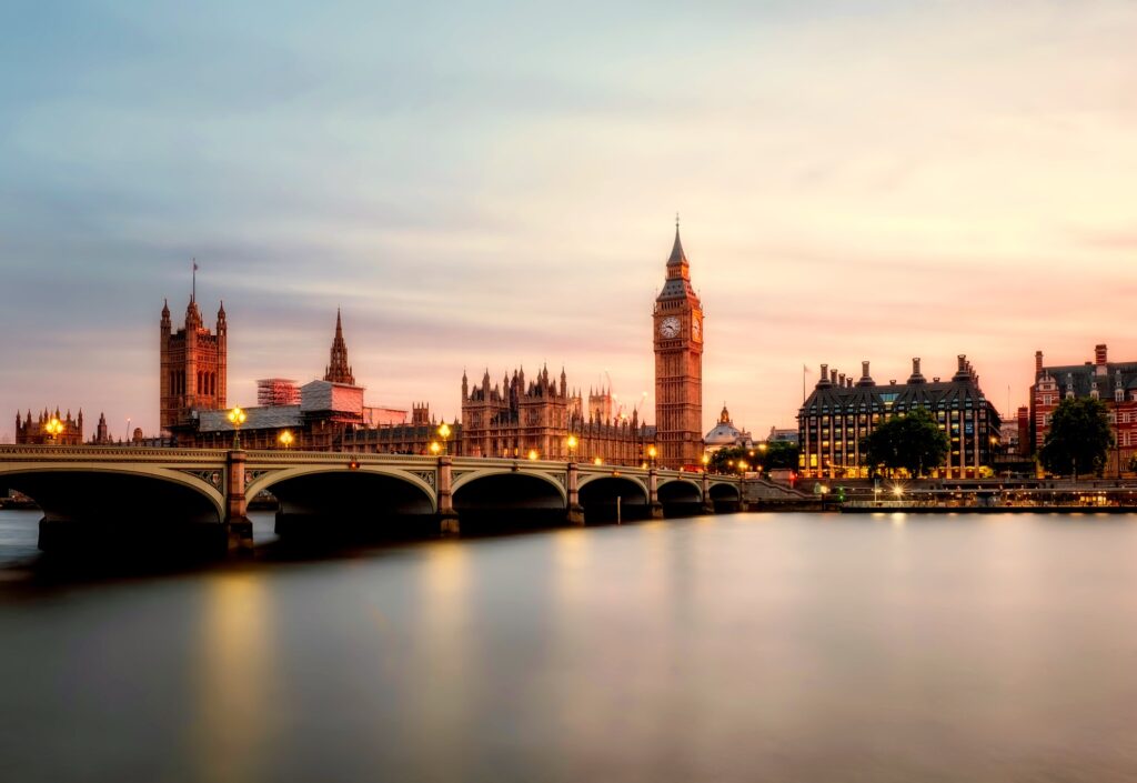 Un'immagine di Londra. Il Big Ben e il ponte di Westminster.